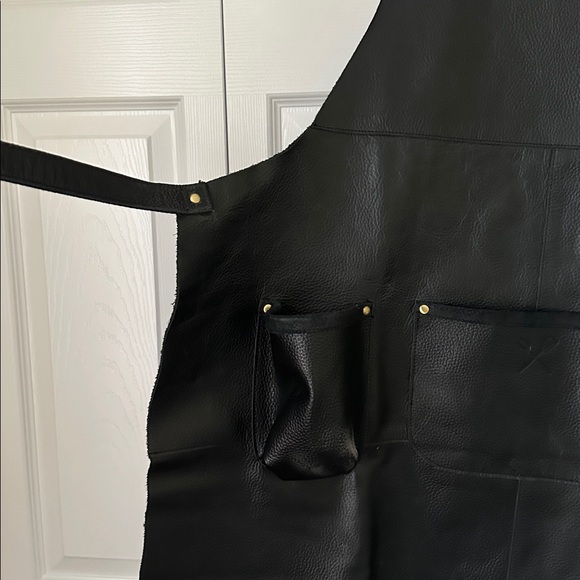 Black leather apron - Picture 2 of 9